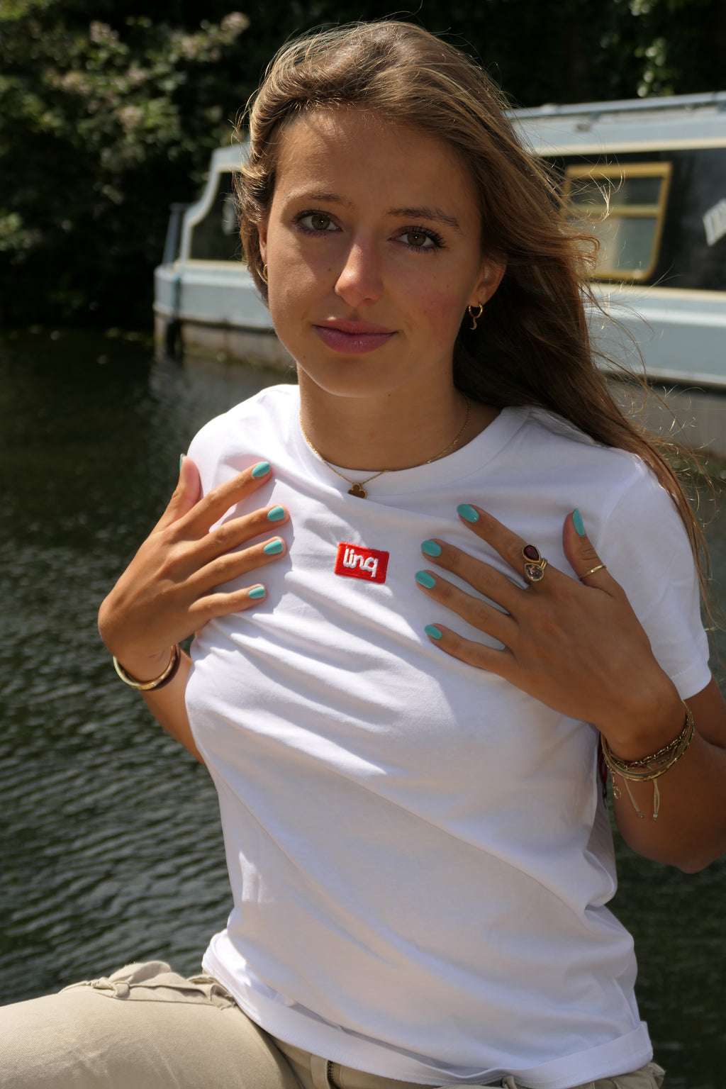 Model is 5'7" and wearing a Small